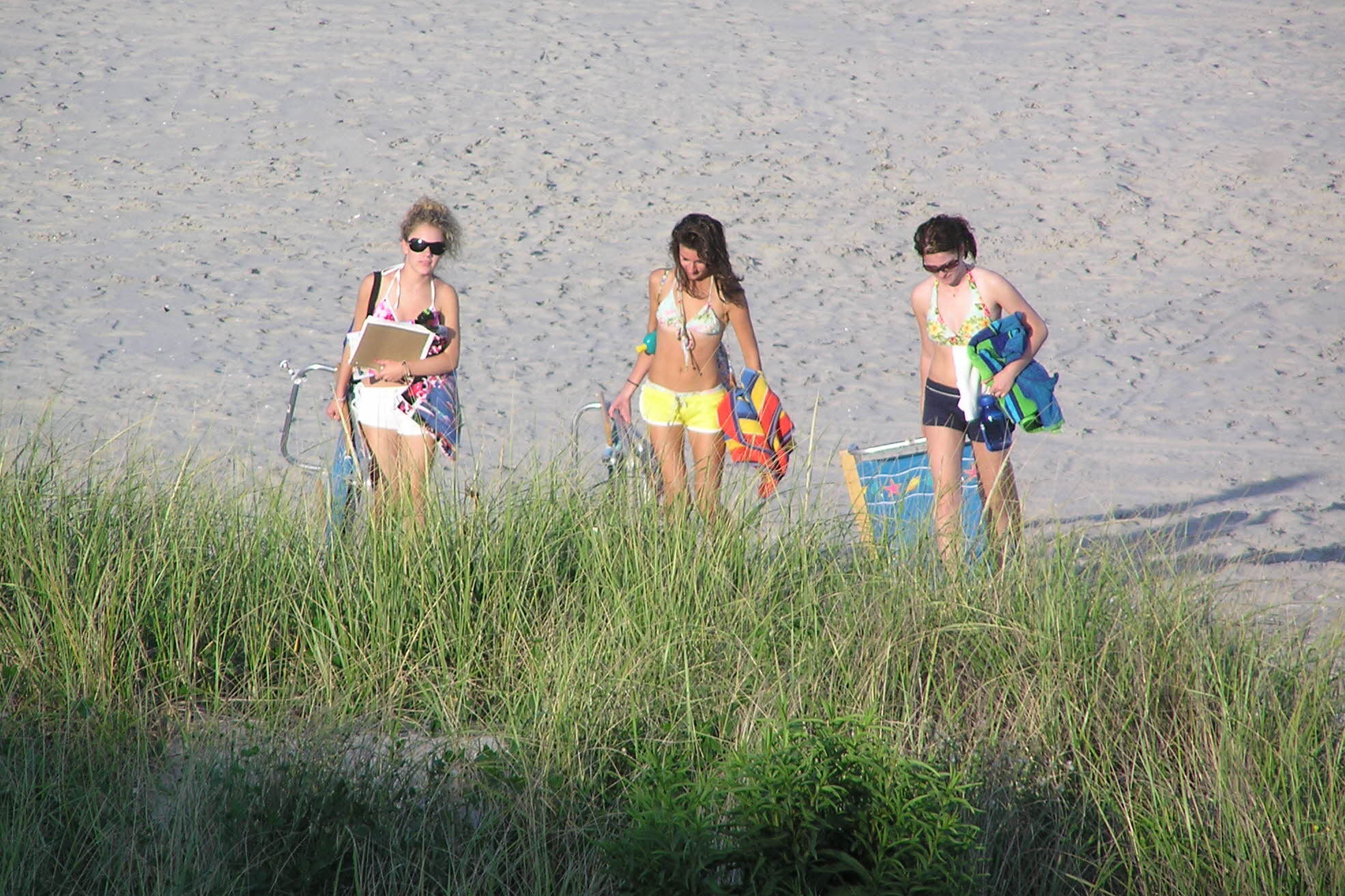 casey, rach &amp; amber beach.jpg